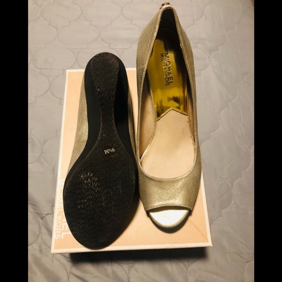 MICHAEL KORS Lexi Mid Wedge Matallic - Picture 4 of 4